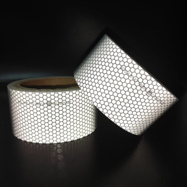 Reflective response of silver honeycomb tape under direct light