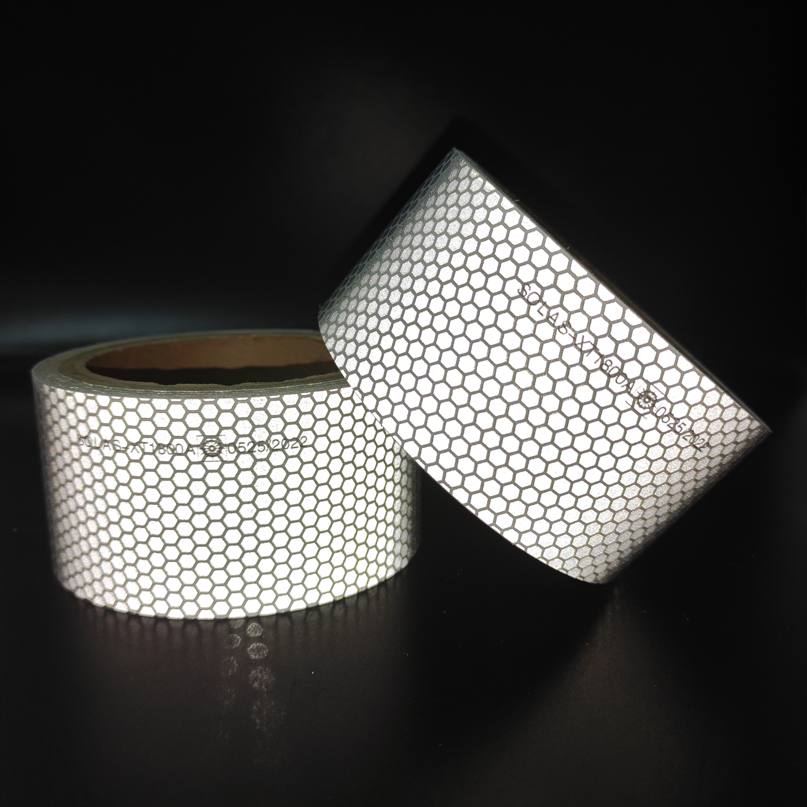 Reflective response of silver honeycomb tape under direct light