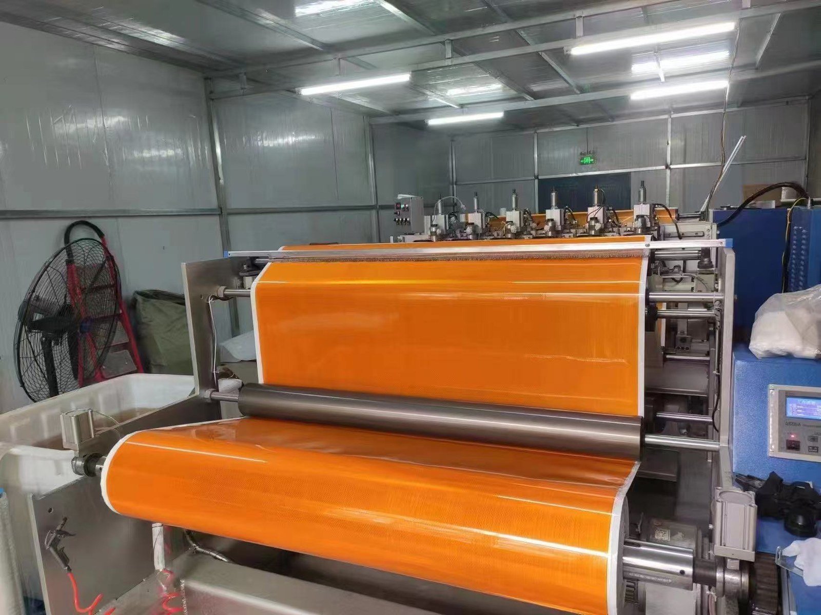 10-Year Diamond Grade Prismatic Reflective Sheeting for Highway Signs — Production process view 2