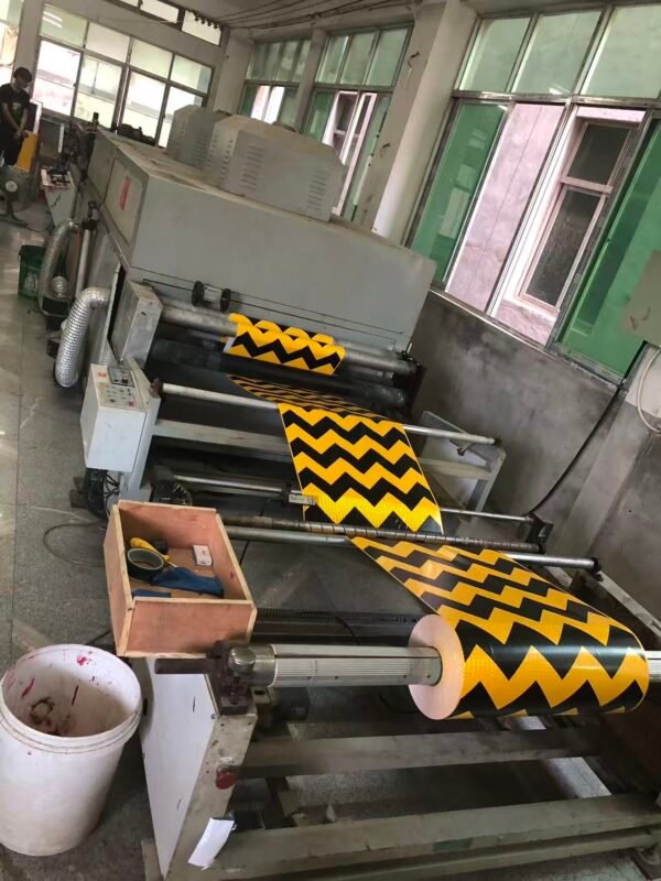 Patterned reflective materials