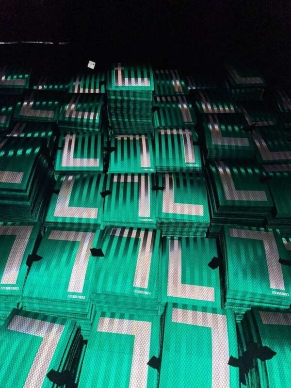 Green and white L markers photographed under illumination