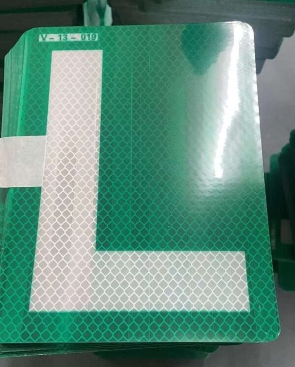 Green and white reflective L marker surface and layout