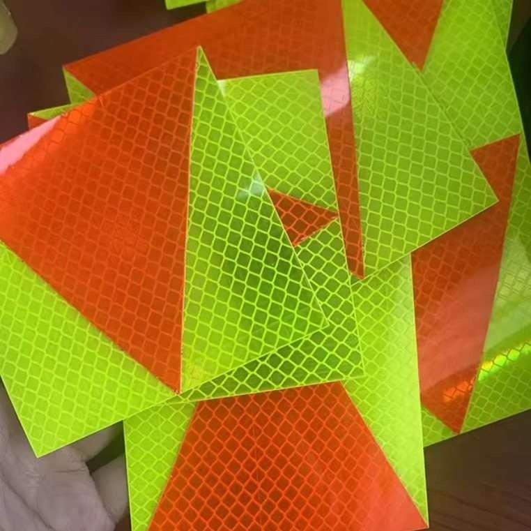 Reflective triangle marker pair in mounting frames