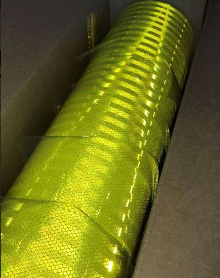 Fluorescent yellow prismatic reflective sheeting under directional light