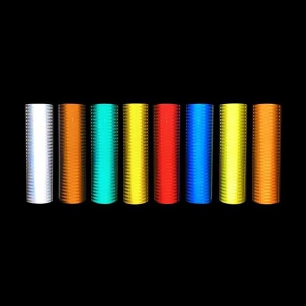 Reflective roll color range under directional light